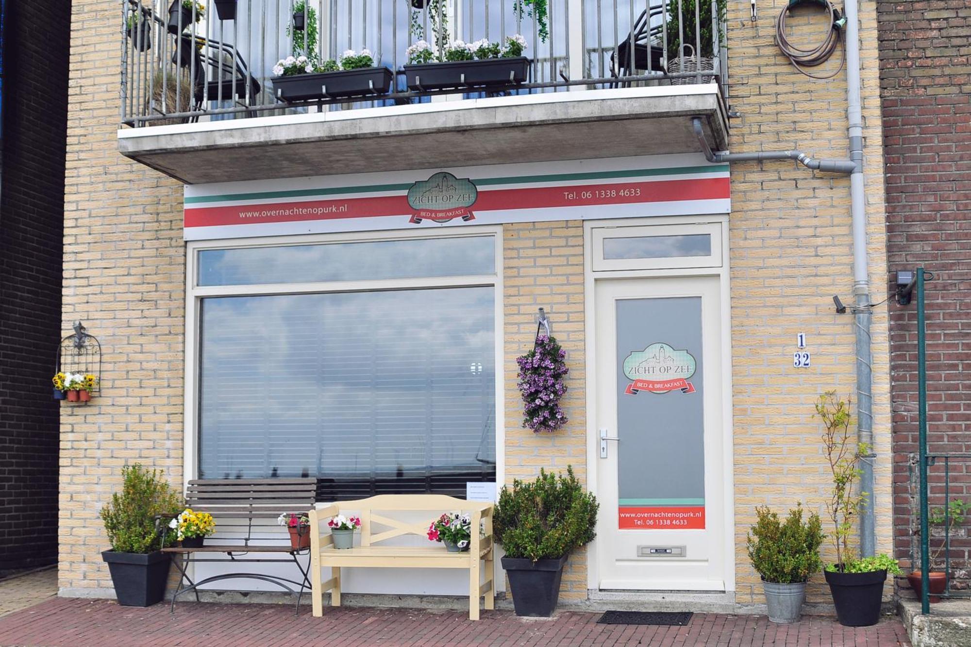 Zicht Op Zee Bed and Breakfast Urk Exteriör bild